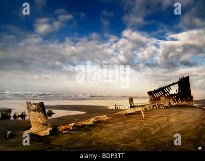 Schiffbruch am Strand Stockfoto