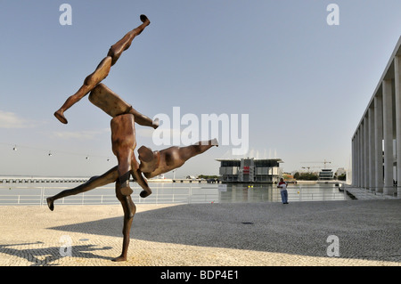 Rhizom II-Skulptur von Anthony Gormley im Parque Das Nacoes Park, Gelände der Expo 98, Lissabon, Portugal, Europa Stockfoto