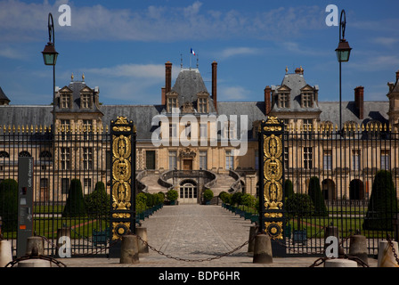 Tor der Ehre, West-Höhe, Whitehorse Innenhof, Schloss Fontainebleau Palast, Paris, Frankreich Stockfoto