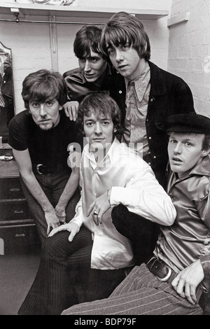 HOLLIES - UK pop Gruppe im Oktober 1966. aus l: Graham Nash, Eric Haydock, Alan Clarke (weißes Hemd), Tony Hicks und Bob Elliot Stockfoto