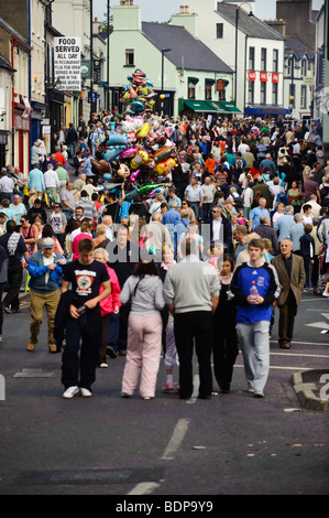 Massen an Ould/Aul Lammas Fair, Ballycastle Stockfoto