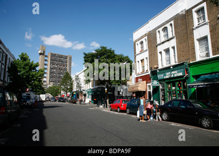 Auf der Suche nach unten Golborne Road Trellick Tower, North Kensington, London, UK Stockfoto