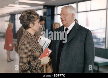 Sous le Signe du Taureau Jahr: 1968 Direktor: Gilles Grangier Suzanne Flon, Jean Gabin Stockfoto