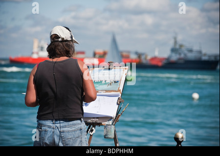 Künstler malen Schiffe und Segel Boote in Cowes auf der Isle Of Wight, England, UK Stockfoto