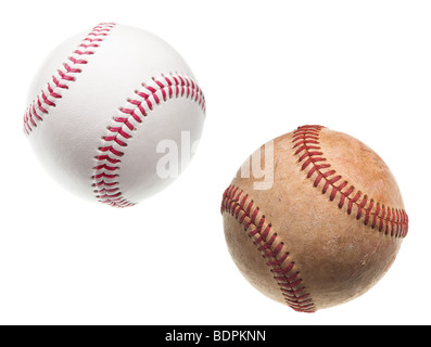 alte und neue Baseballs mit roten Nähten isoliert auf weißem Hintergrund Stockfoto