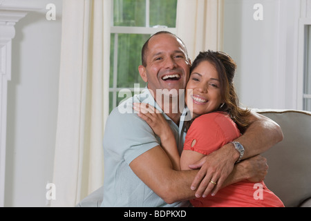 Porträt von einem hispanischen paar lächelnd Stockfoto