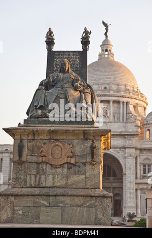 Statue der Königin Victoria Victoria Memorial in der Maidan in Kalkutta Indien Stockfoto