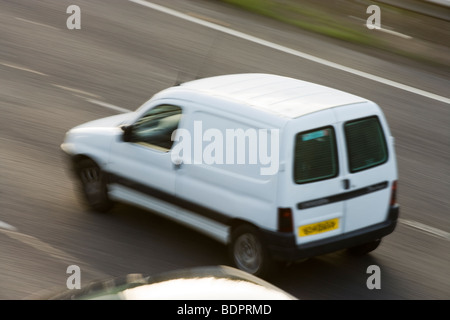 Weiße van auf Autobahn. UK Stockfoto