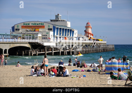 Bournemouth Pier und Strand, Bournemouth, Dorset, England, Vereinigtes Königreich Stockfoto