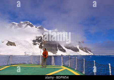 Passagiere auf Antarctic Dream in Lemaire-Kanal, Antarktis. Stockfoto