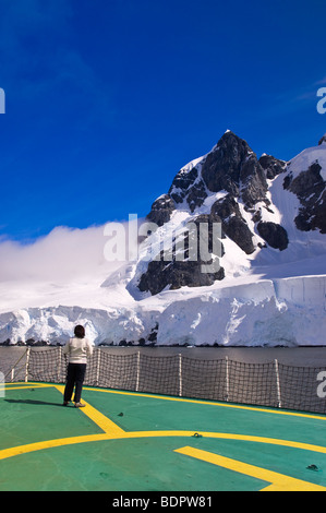 Passagiere auf Antarctic Dream in Lemaire-Kanal, Antarktis. Stockfoto