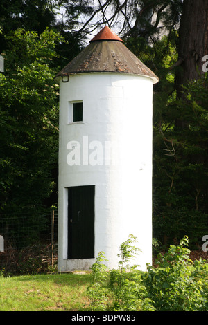 Der kleine Leuchtturm am südwestlichen Rand des Loch Ness führt Boote in den kaledonischen Kanal in Fort Augustus, Schottland Stockfoto