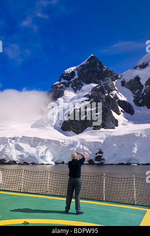 Passagiere auf Antarctic Dream in Lemaire-Kanal, Antarktis. Stockfoto