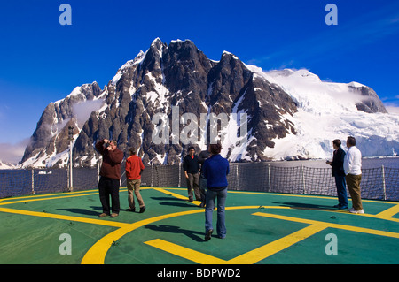 Passagiere auf Antarctic Dream in Lemaire-Kanal, Antarktis. Stockfoto