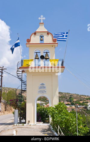 Glockenturm in Kirche der Jungfrau Maria Lagouvarda Jungfrau Maria der Schlangen in Markopoulo auf griechischen Insel von Kefalonia Griechenland GR Stockfoto