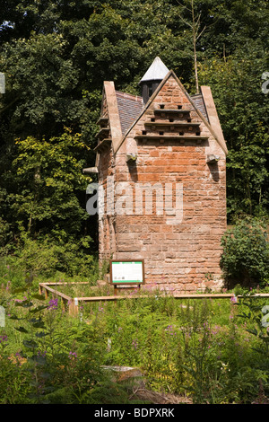 Großbritannien, England, Cheshire, Peckforton, alten Taubenschlag im Schlosspark Stockfoto