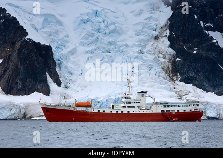 Antarctic Dream Eisberge in der Nähe der Antarktis Pleneau Island zu erkunden. Stockfoto