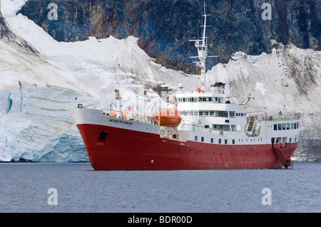 Antarctic Dream Eisberge in der Nähe der Antarktis Pleneau Island zu erkunden. Stockfoto