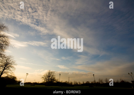 Ein Winter-Abend sky kurz vor Einbruch der Dunkelheit in England. Stockfoto