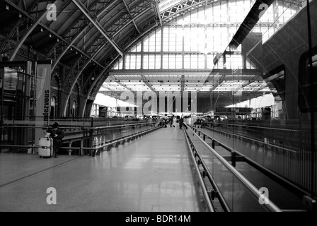 St Pancras Architektur, schwarz / weiß Kontrast Bild Stockfoto