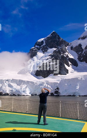 Passagiere auf Antarctic Dream in Lemaire-Kanal, Antarktis. Stockfoto