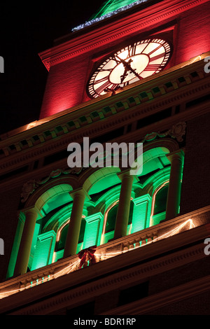 Daniels & Fisher Clock Tower beleuchtet für die Weihnachtszeit. Befindet sich in Denver, Colorado auf der 16th Street Mall. Stockfoto