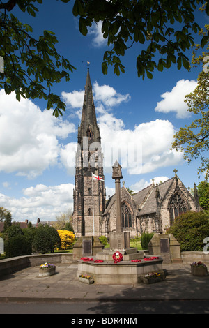 Großbritannien, England, Cheshire, Alderley Edge, St Philips Kirche und Dorf Kriegerdenkmal Stockfoto