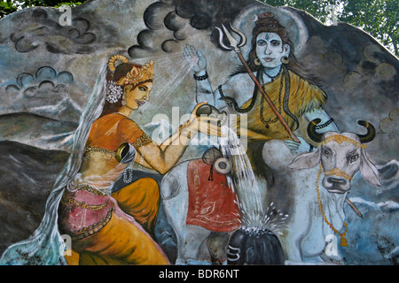 Hindu Painitng des Lords Shiva mit Nandi der Stier an einem Tempel In Orissa, Indien Stockfoto