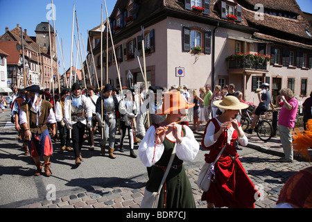 Mittelalterliche Prozession in Wissembourg Stockfoto