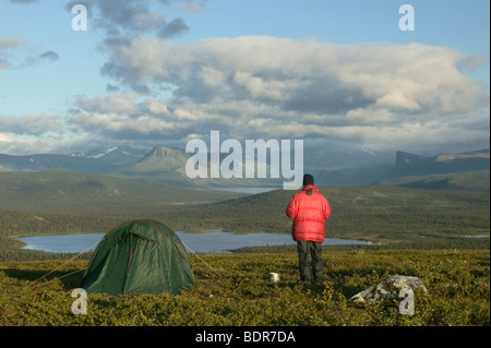 Camping mit Blick über die Berglandschaft Lappland Schweden. Stockfoto