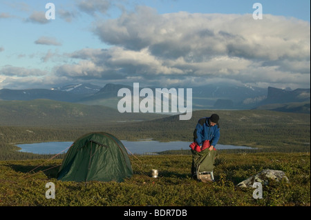 Camping mit Blick über die Berglandschaft Lappland Schweden. Stockfoto