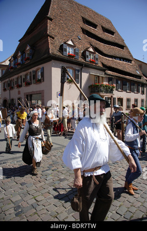 Mittelalterliche Prozession in Wissembourg Stockfoto