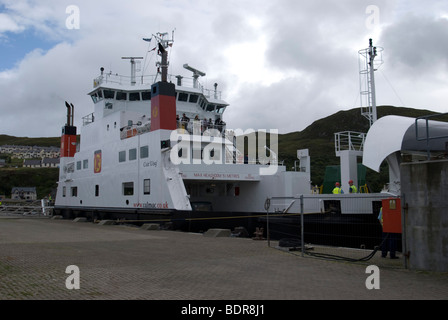 Autofähre im Hafen von Mallaig. Stockfoto