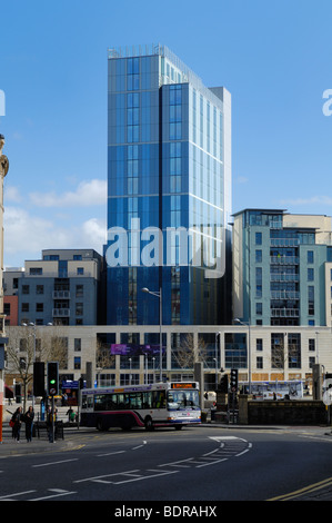 Das neue Radisson Blu Hotel im Stadtzentrum von Bristol, die St. Augustine's Parade, England. Durch 2009 zu öffnen. Die ehemals Bristol und West Sitz der Turm Renovierung zwischen 2006 und 2009 unterzogen wurde. Stockfoto