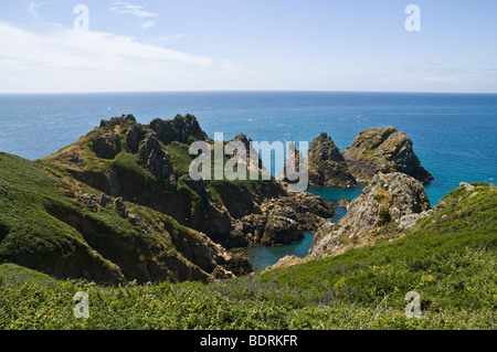 Dh Jerbourg Point St Martin Guernsey Erbse Stapel Les Tas de Pois und felsigen Landzunge Headlands Küste Stockfoto