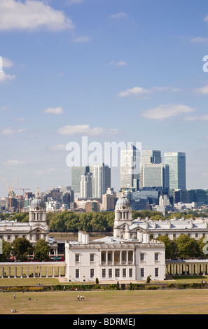Blick auf die Queen es House in Greenwich und Canary Wharf, London, England Stockfoto