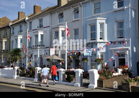 Direkt am Meer Pensionen, Grand Parade, Herne Bay, Kent, England, Vereinigtes Königreich Stockfoto