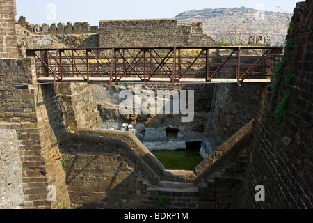 Zugbrücke führt zur Zitadelle von einer Festung in Daulatabad nahe Aurangabad, Indien Stockfoto