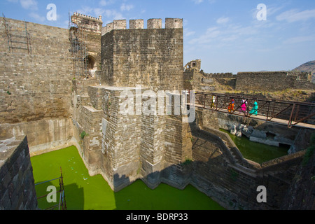 Zugbrücke führt zur Zitadelle von einer Festung in Daulatabad nahe Aurangabad, Indien Stockfoto