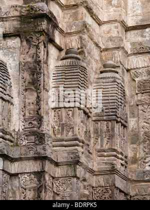 Kunstvoll geschnitzten Mauerwerk bei Laxmi Narayan-Tempel-Komplex. Chamba, Himachal Pradesh. Indien. Stockfoto