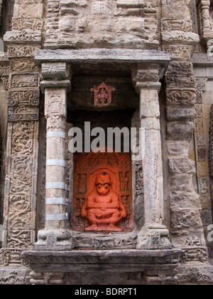 Affe Gottheit an der Seite eines Shikhara / Sikhara Turm in der Laxmi Narayan-Tempel-Komplex. Chamba, Himachal Pradesh. Indien. Stockfoto