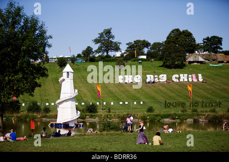 Große Chill Feld und See im Vordergrund. Stockfoto