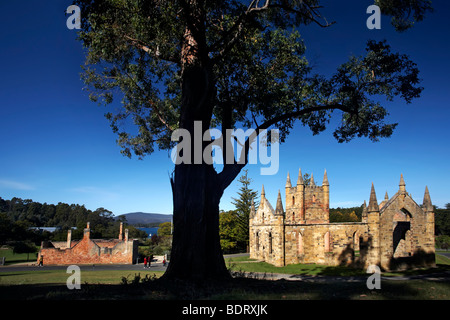 Historischen Kirchtürme historische Ruinen Bögen Garten Gärten Weg Bahnen Strafkolonie in Port Arthur Tasmanien Australien Stockfoto