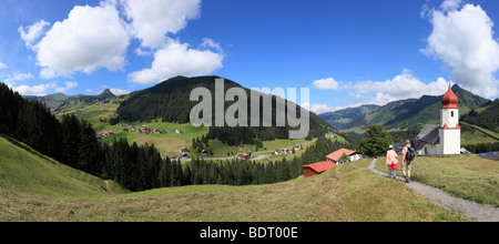 Damüls mit Pfarrkirche St. Nikolaus, Bregenzerwald, Bregenzerwald, Vorarlberg, Austria, Europe Stockfoto