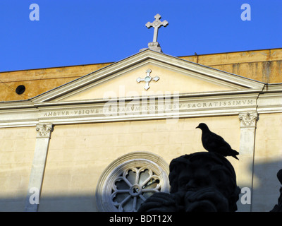 Taube auf Brunnen auf der Piazza Navona, Rom, Italien Stockfoto