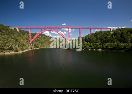 Garabit-Viadukt, erstreckt sich über die Schluchten der Truyere. Viaduc de Garabit Enjambant Les gorges De La Truyère. Stockfoto