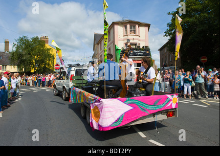 Jazz-Band auf Anhänger bei der Eröffnung der Parade von Brecon Jazz Festival 2009 Stockfoto