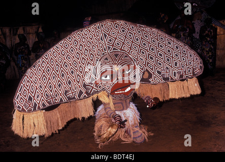 Männer Simbabwes, Tanz, Tänzerin, Tänzer, Tanz, Tribal Dance, African Dance, Victoria Falls Hotel, Matabeleland Nord Provinz, Simbabwe, Afrika Stockfoto