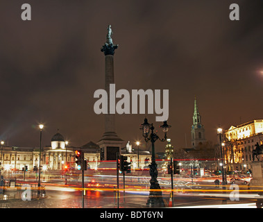 Langzeitbelichtung Bild des Nelson Säule und die National Gallery und Tralfagar Square Stockfoto