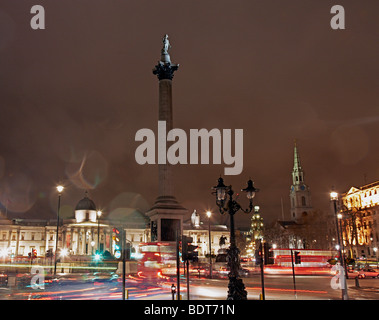 Langzeitbelichtung Bild des Nelson Säule und die National Gallery und Tralfagar Square Stockfoto